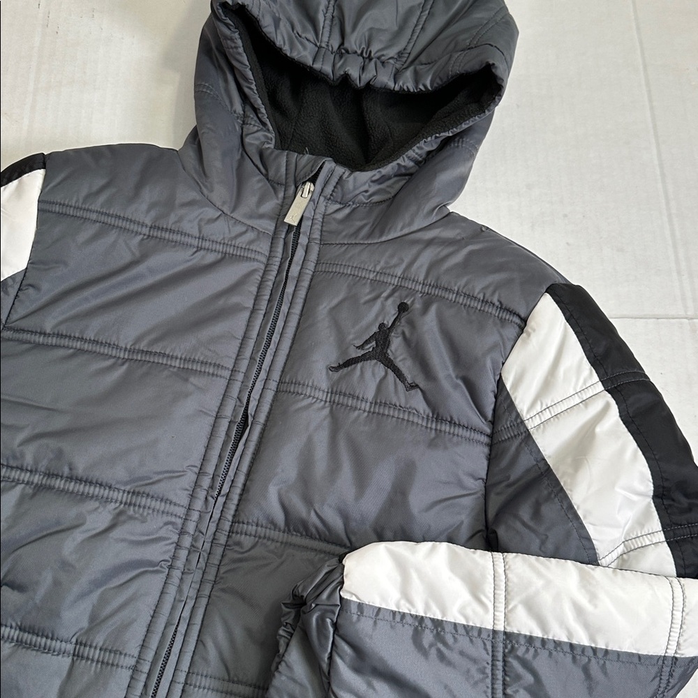 Jordan‎ Jump Man Puffer Jacket Full Zip Youth Small 8-10 Years Gray Outerwear